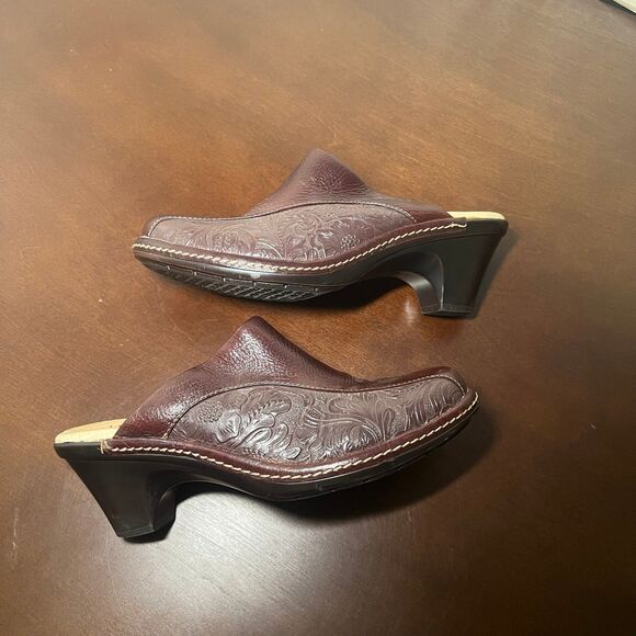 Sofft London Women's Brown Tooled Leather Mules Clogs Shoes‎ 7M Style# 1009450 - Picture 3 of 5